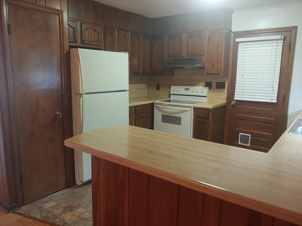 3875 Roanoke St, photo 9 of 40