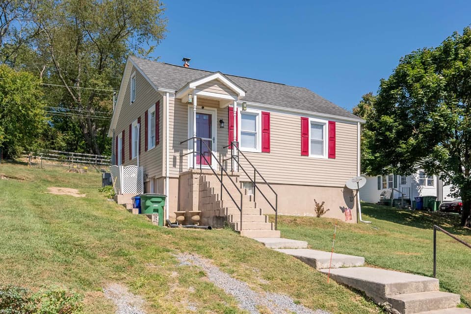 1 Victory Heights Drive, photo 2 of 27