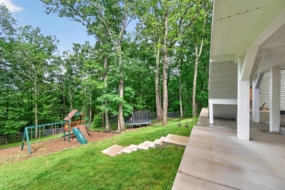 435 Tomahawk Drive, photo 15 of 40