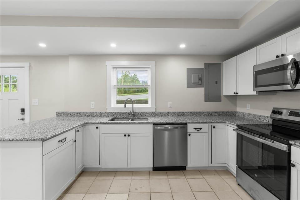 1370 Roanoke Street, photo 25 of 40