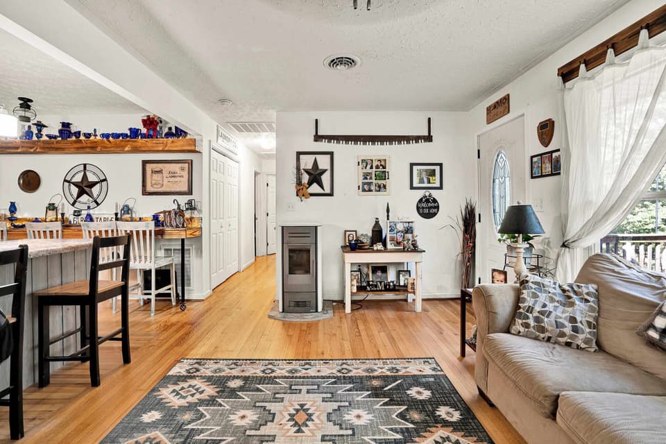 2112 Gate Road, photo 4 of 32