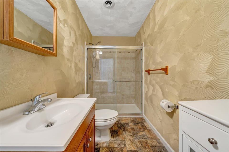 140 Wistaria Drive, photo 15 of 18