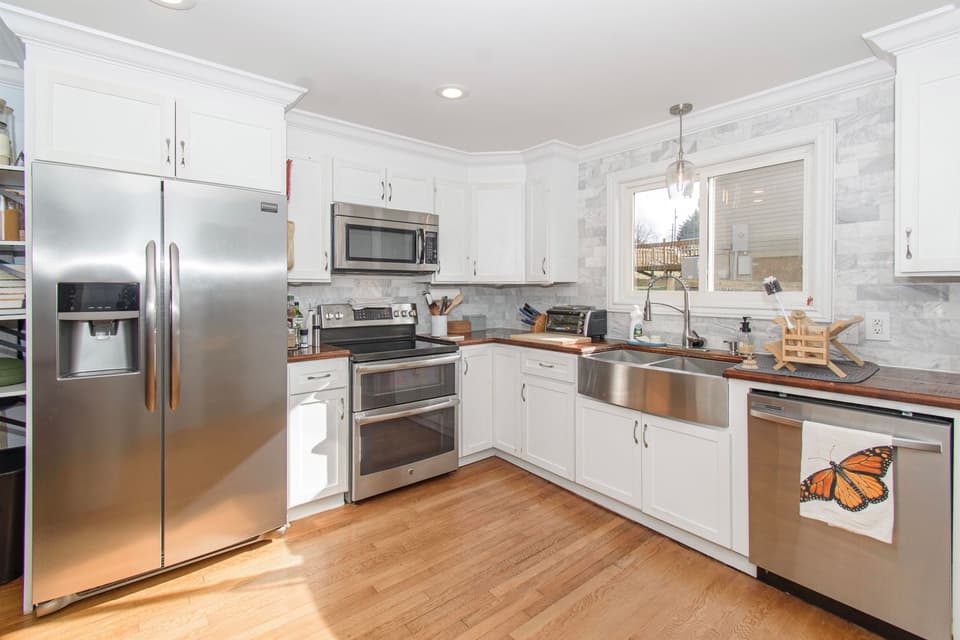 410 Miller Street SE, photo 13 of 40