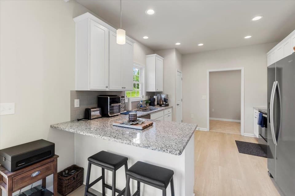 990 Holland Loop NW, photo 13 of 40