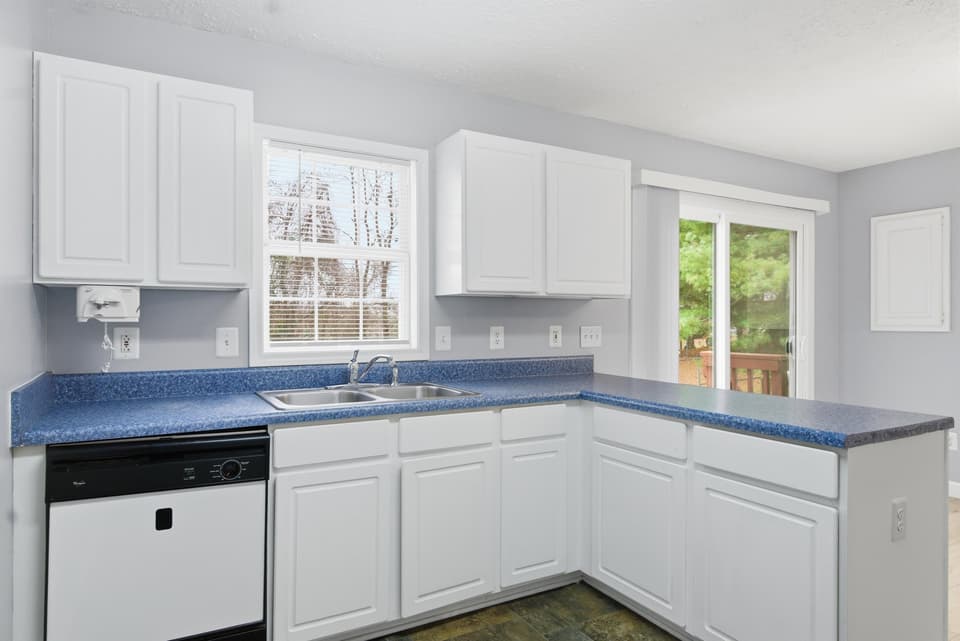 660 Warren Court, photo 12 of 29