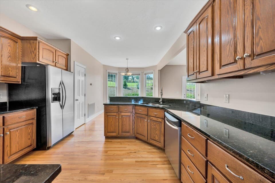 2075 Lake Vista Dr, photo 23 of 38