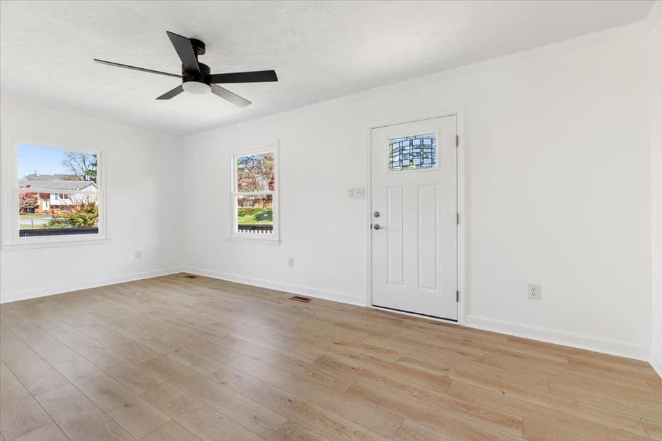 2435 Glade Drive SE, photo 6 of 40