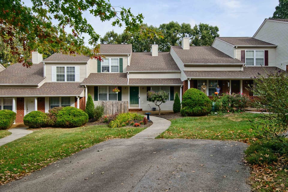 545 Gold Leaf Drive, photo 2 of 40