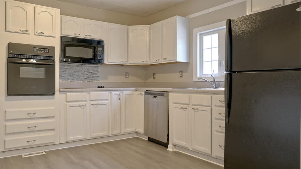 485 Arrowhead Trail, photo 12 of 40