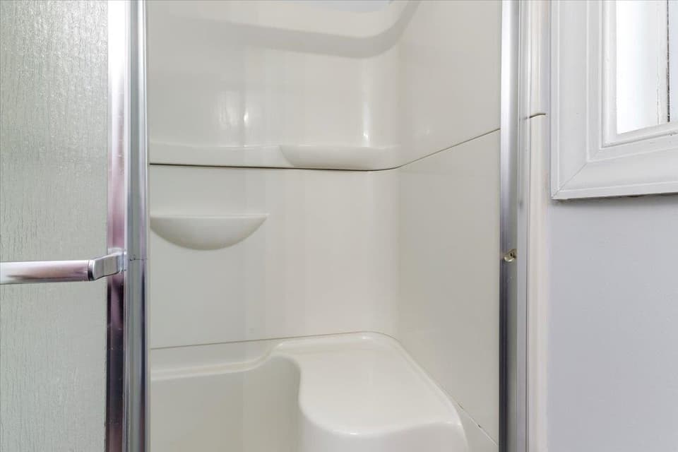 365 S Hill Drive, photo 11 of 40