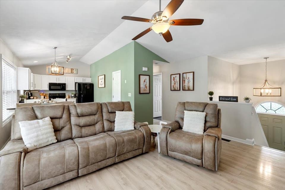 150 Sage Lane, photo 3 of 32