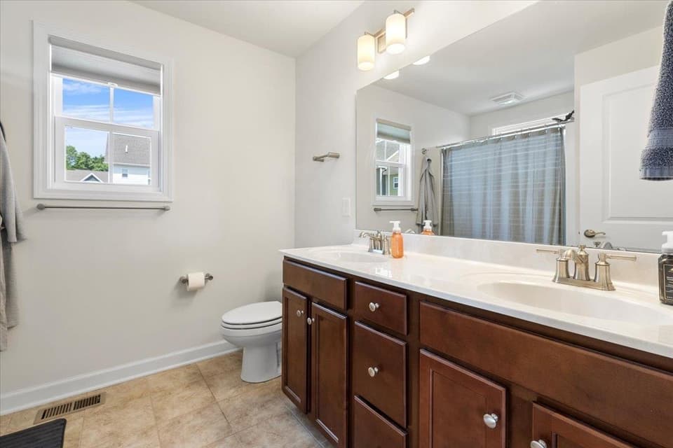 325 John Adams Drive, photo 35 of 40