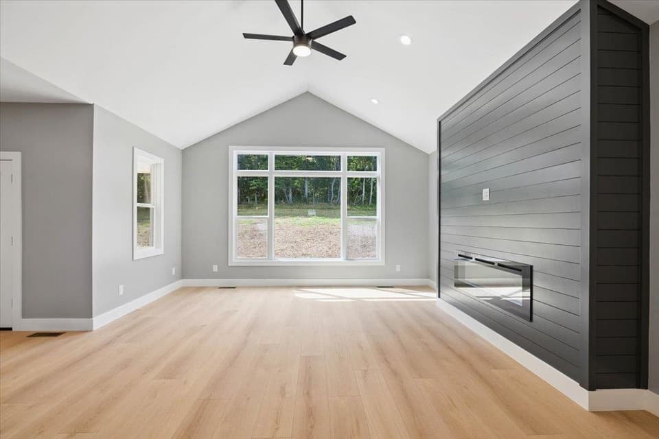 4480 Fairview Drive, photo 13 of 36
