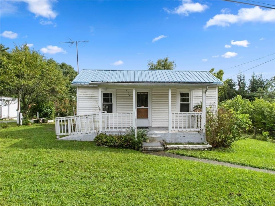 2369 Peppers Ferry Road NW, photo 4 of 37