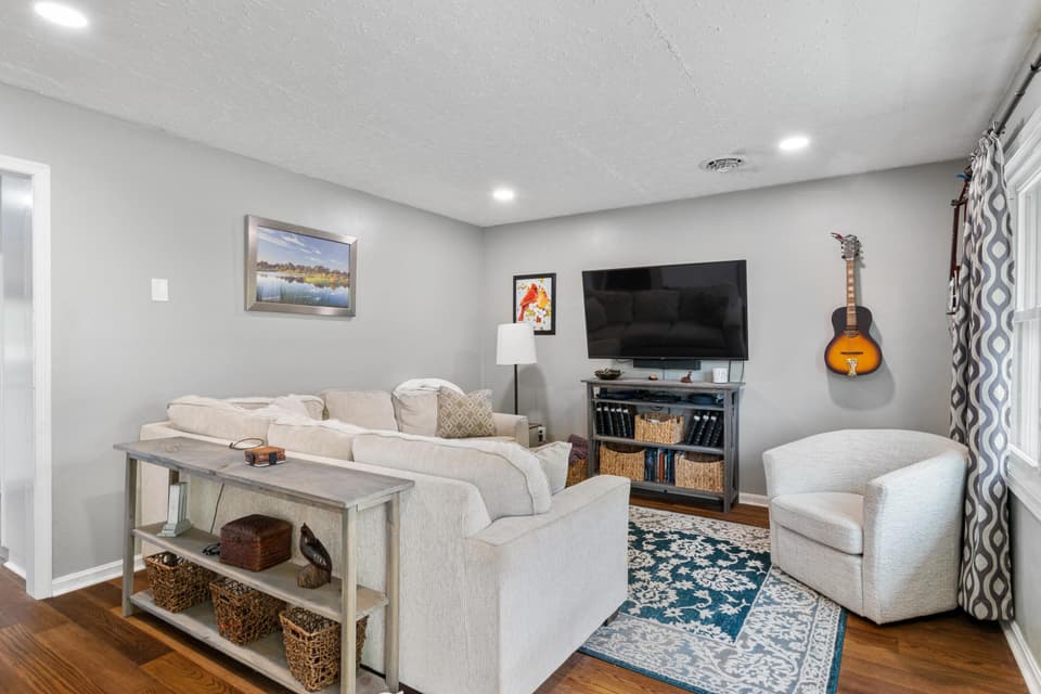 625 Betty Drive, photo 3 of 40