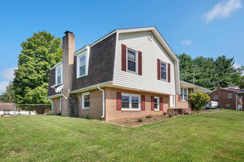 80 Meadow Drive, photo 2 of 40