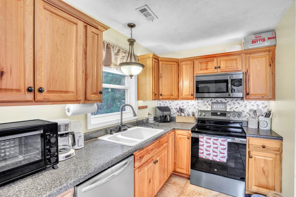 3375 Springview Drive, photo 8 of 25