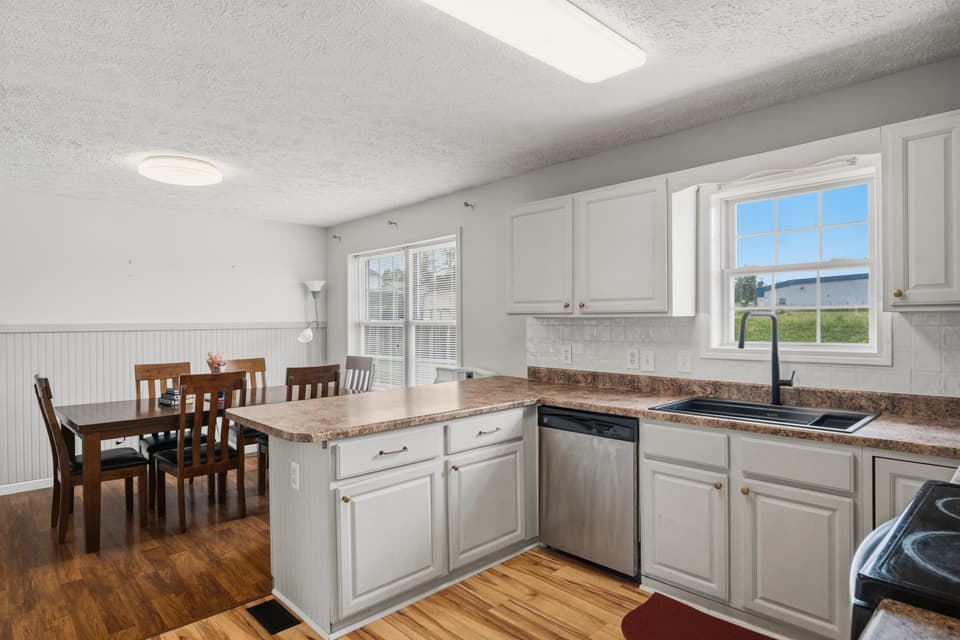 1685 Forelmont Street, photo 16 of 40