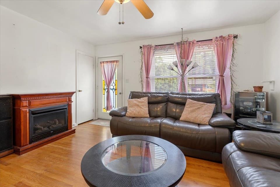1015 Reading Road, photo 10 of 40