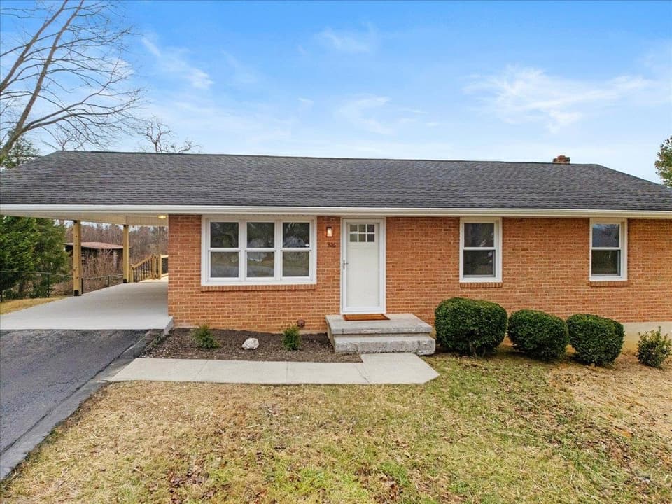 326 Rolling Hills Drive, photo 8 of 40