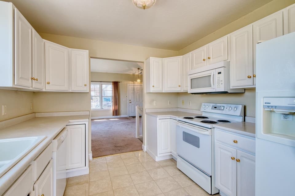 495 Gold Leaf Drive, photo 11 of 40