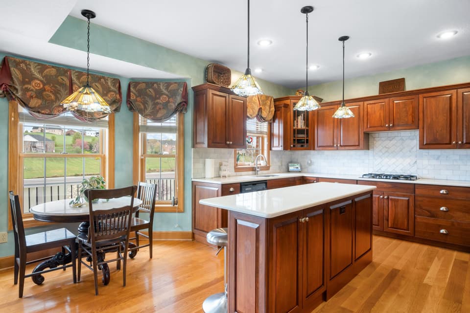 2360 Lake Vista Drive, photo 10 of 40
