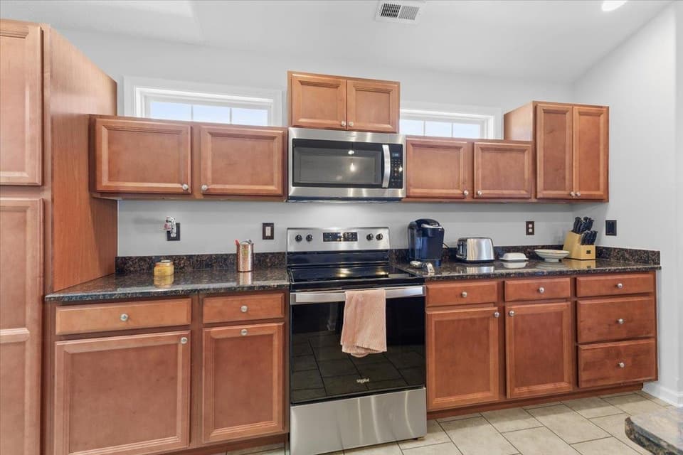 2150 Giles Drive, photo 16 of 37