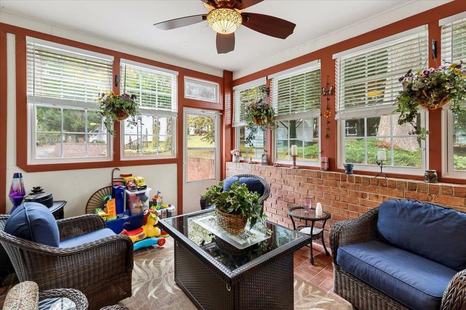200 Robert Street, photo 34 of 40