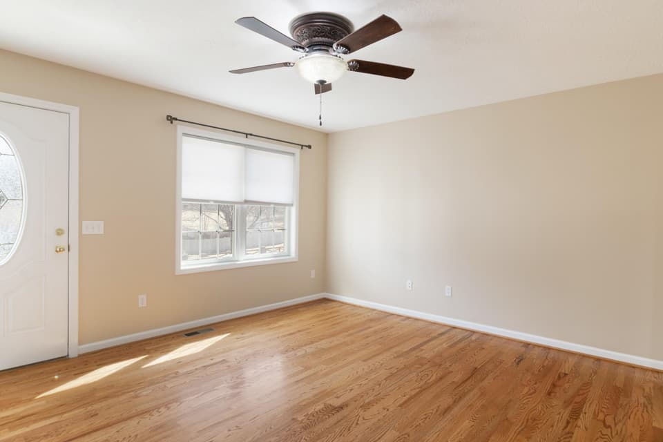 835 College Street, photo 8 of 33