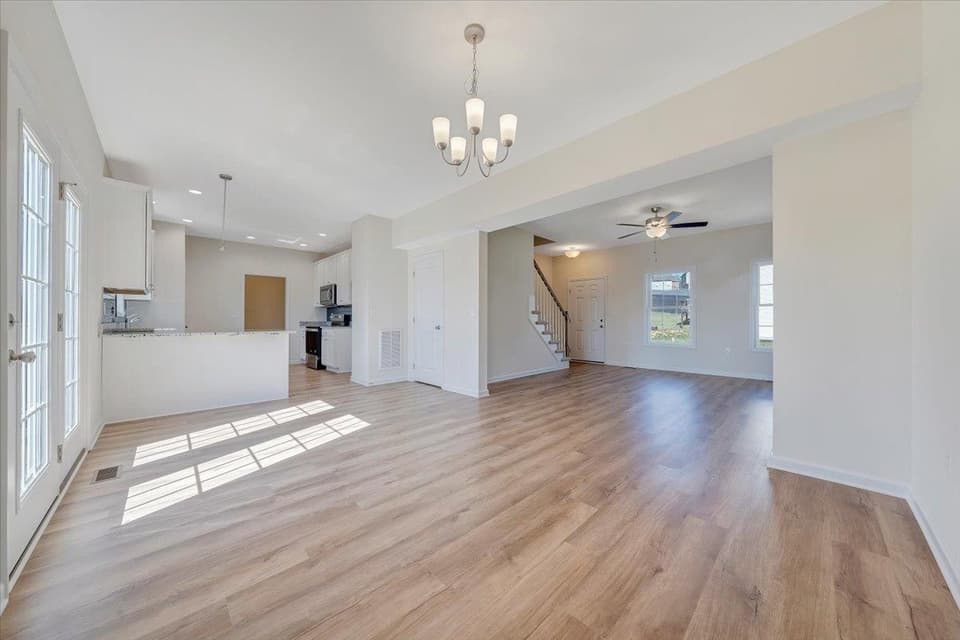 960 Holland Loop, photo 9 of 16