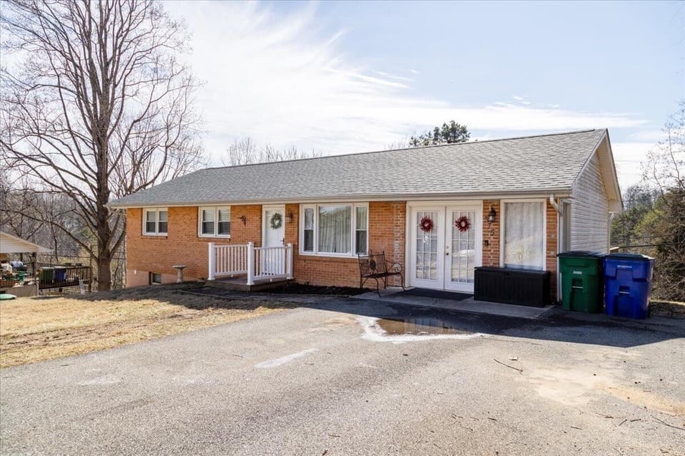 375 Mt Pleasant Rd SE, Christiansburg