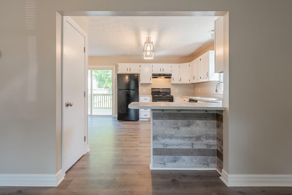 375 Warren Street, photo 8 of 40