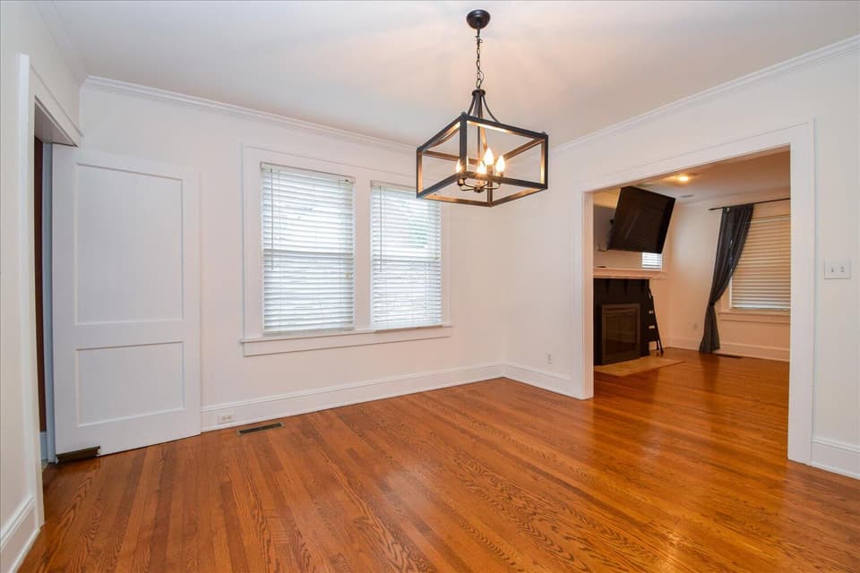 306 S Franklin St, photo 7 of 40