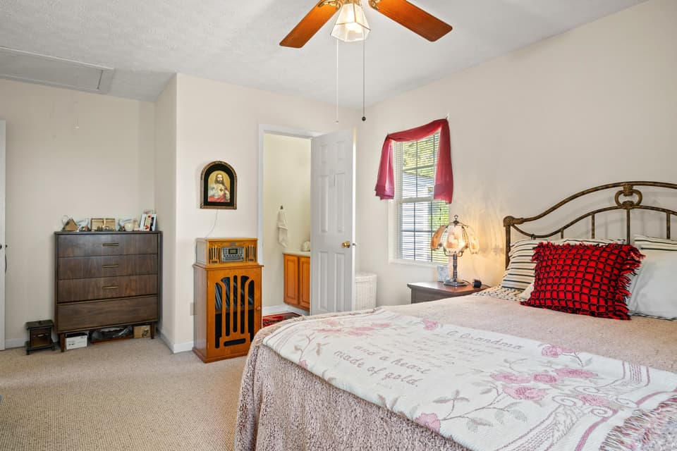 700 Warren Court, photo 19 of 40