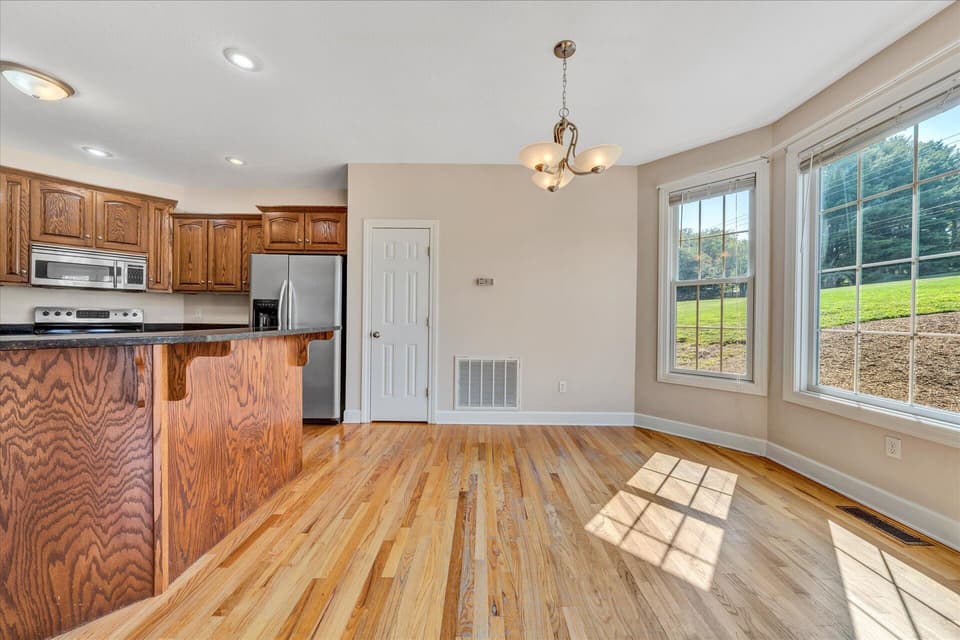 2075 Lake Vista Dr, photo 15 of 38