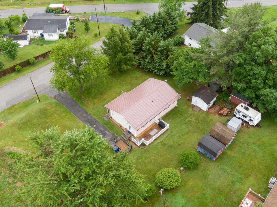 490 Sunnyside Lane, photo 33 of 36
