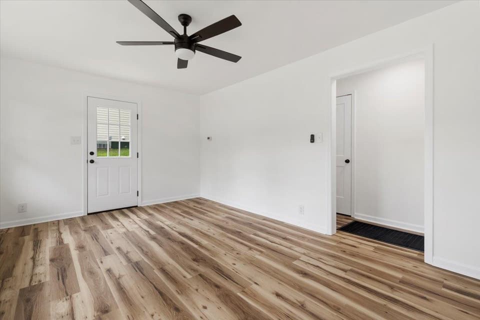 409 Third Street SW, photo 4 of 30