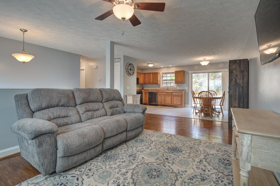 145 Robin Hood Drive, photo 8 of 37