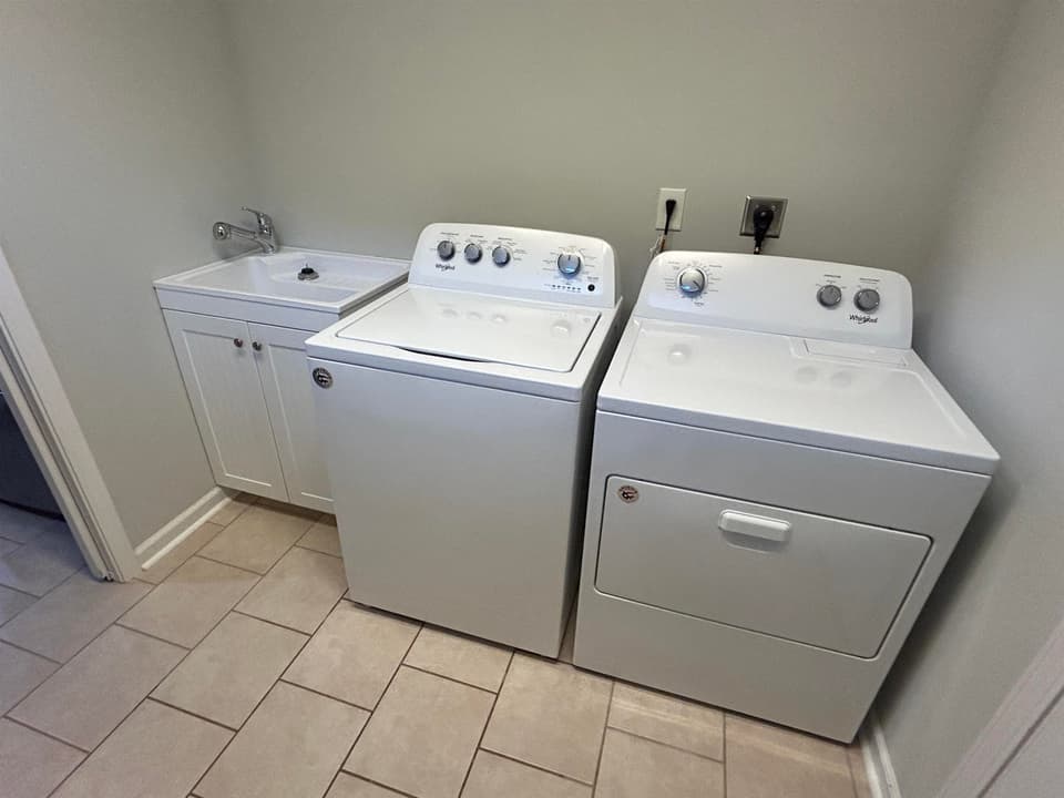2225 Giles Drive, photo 20 of 23