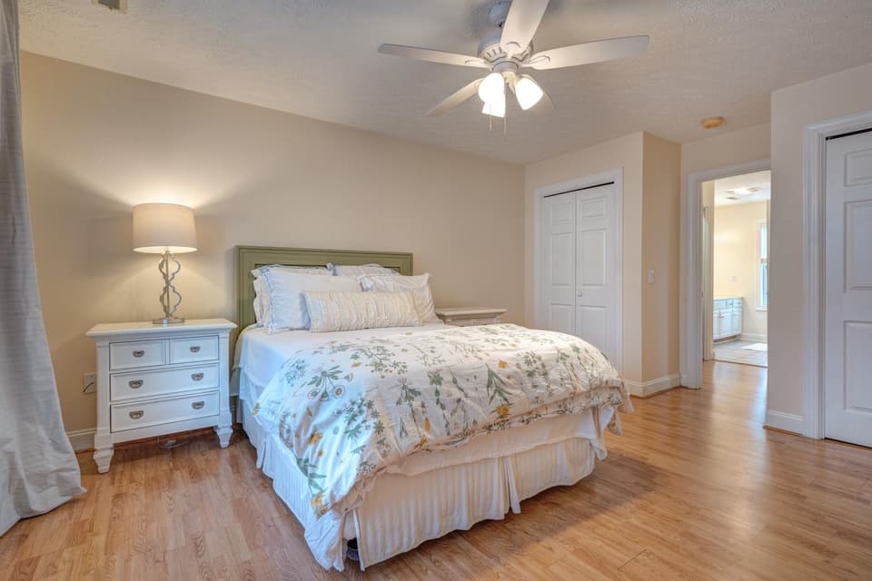 250 Silver Leaf Drive, photo 8 of 40