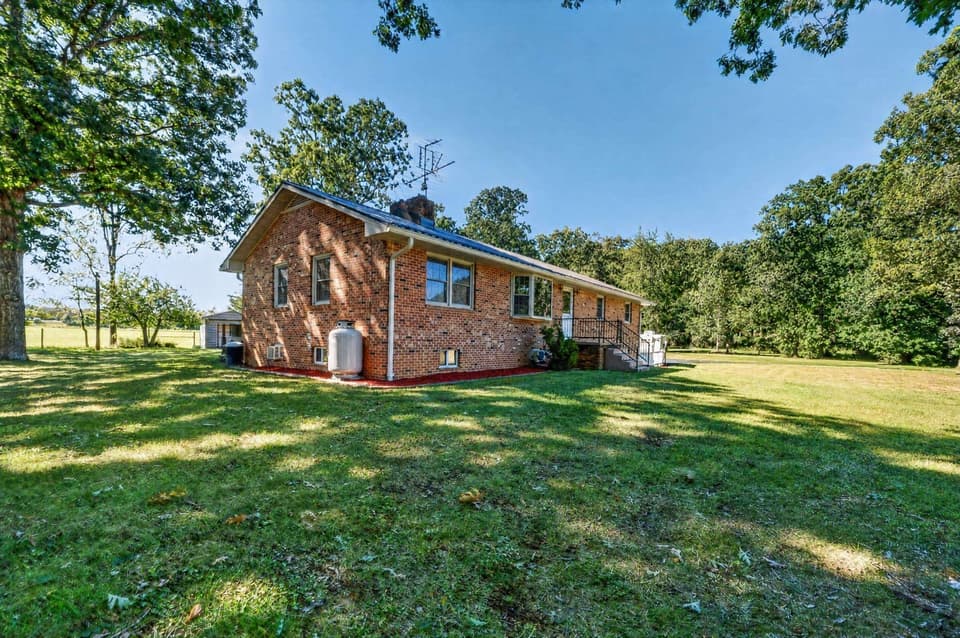 350 Teel Street, photo 9 of 40