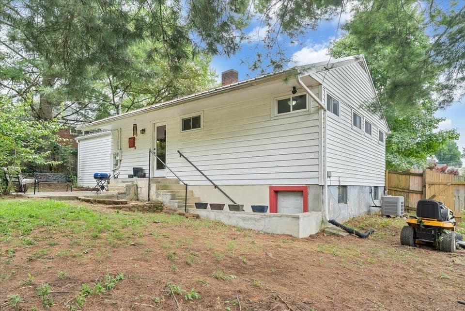 100 Roseland Drive SW, photo 26 of 35