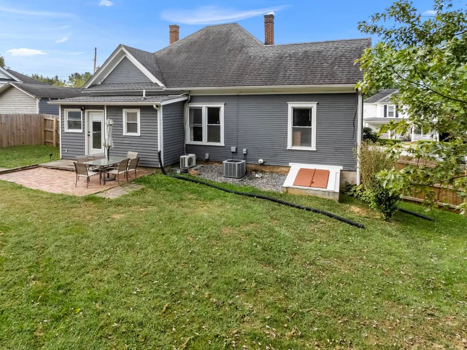 930 Harless Street, photo 11 of 40