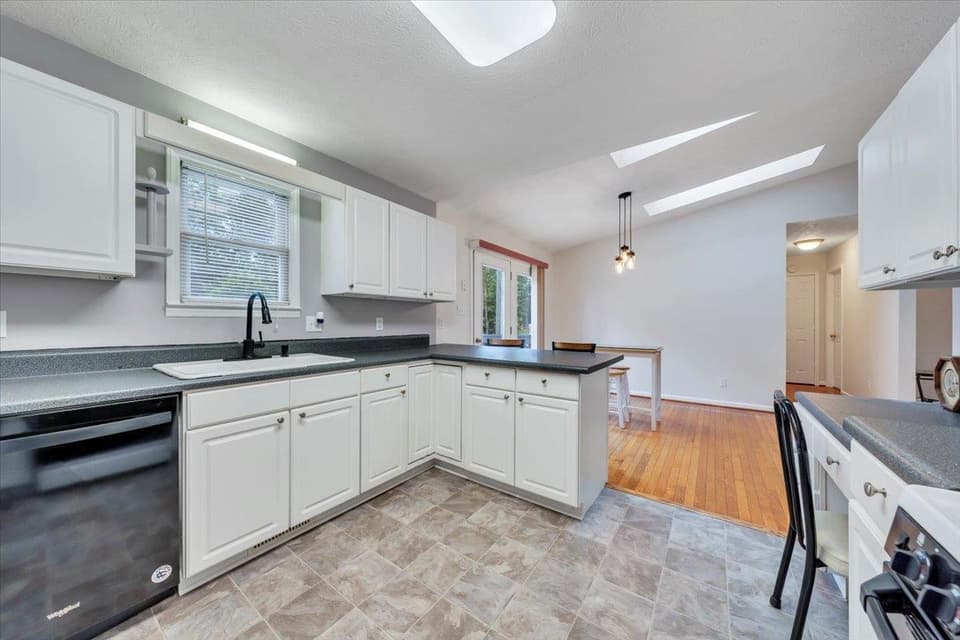 430 Virginian Drive, photo 13 of 36