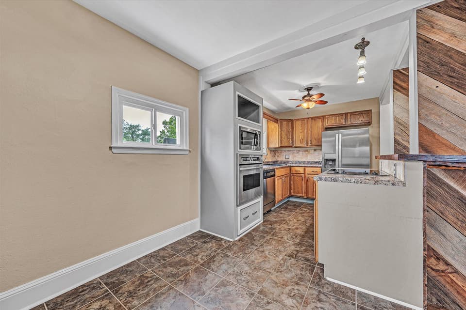 215 S Hill Dr, photo 15 of 37