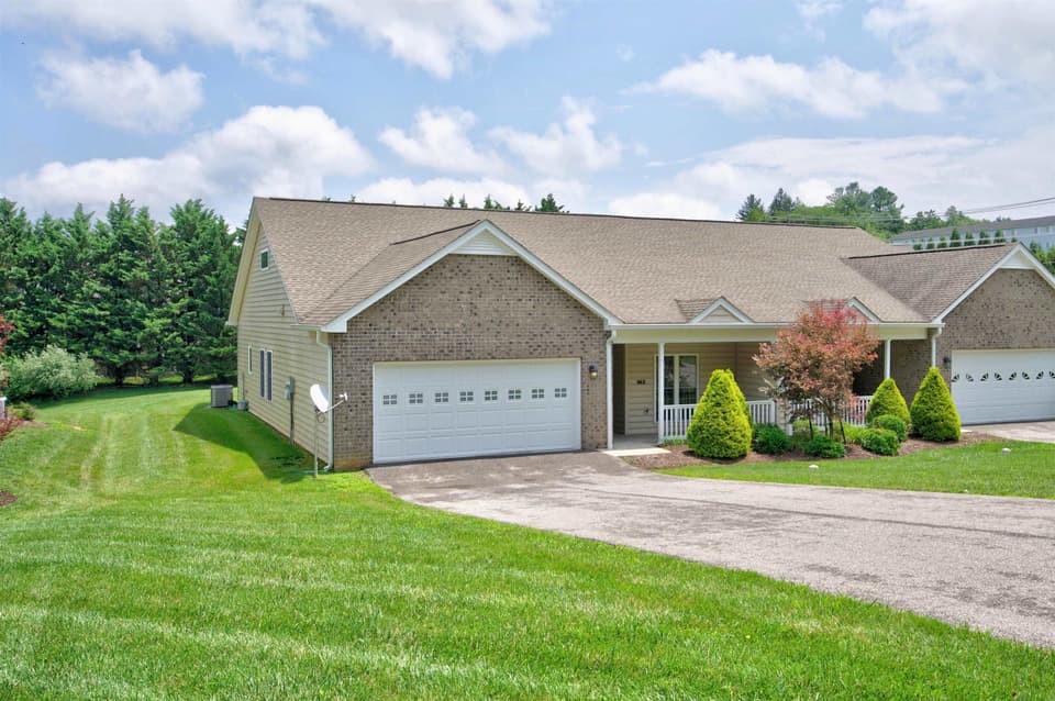 163 Walters Drive, photo 3 of 40