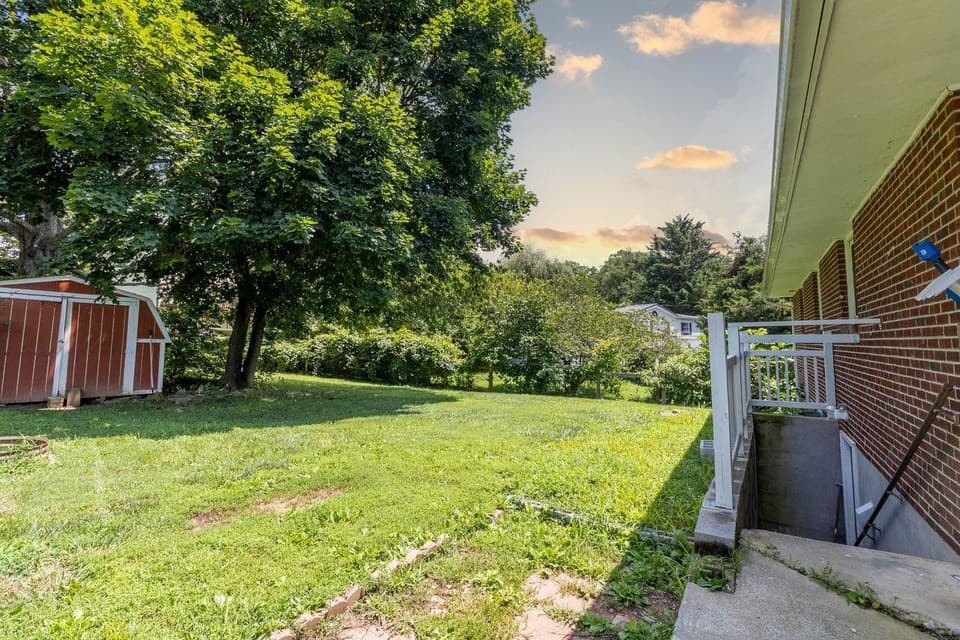 1380 Rigby Street, photo 4 of 32