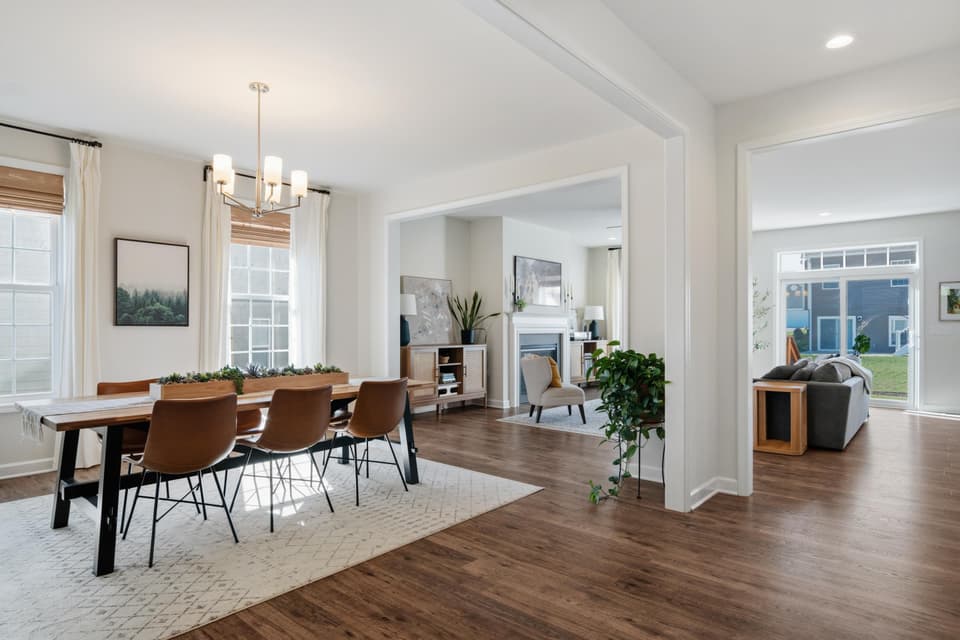 845 Jefferson Circle, photo 12 of 40