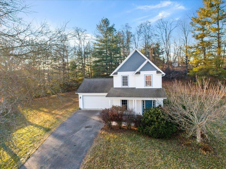 10 Overlook Drive, photo 2 of 40