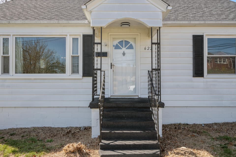 622 E Main Street, photo 5 of 36